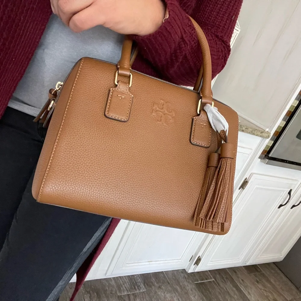 New Tory burch thea black satchel 🖤 - Picture 7 of 11